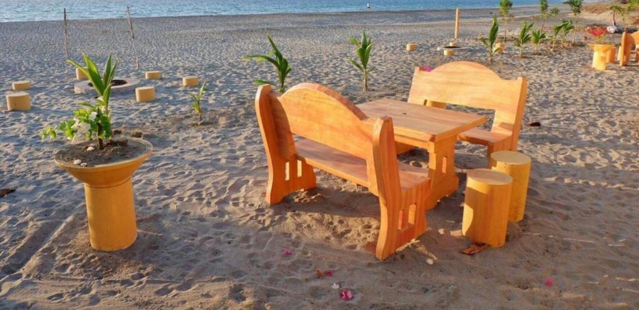 Seabreeze Beachfront And New Management Holiday home